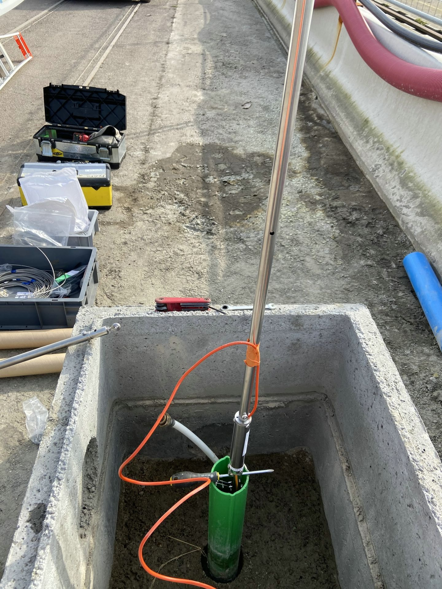 In-Place-Inclinometer being lowered into the sensor casing